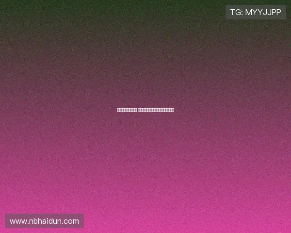 暴雨突袭比赛中断 球场瞬间化身游泳池惊现水灾奇观